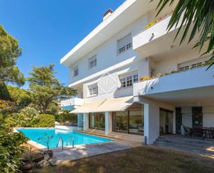 Vista exterior de Casa o xalet en venda en Cabrils amb Calefacció, Jardí privat i Terrassa