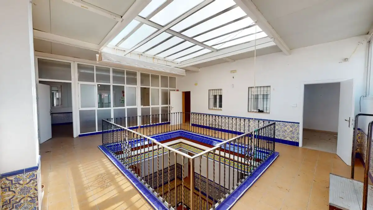 Houses for sale in Sevilla  with Air Conditioner, Terrace and Balcony