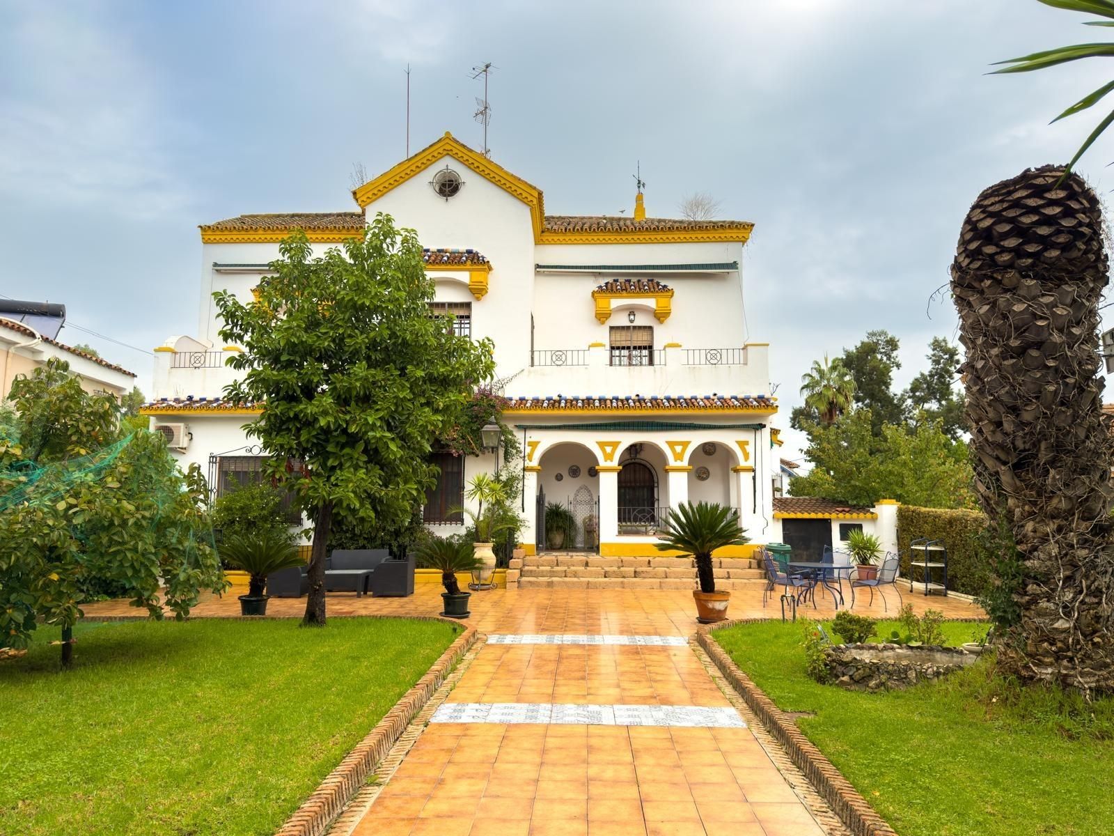 Exterior view of House or chalet for sale in  Córdoba Capital  with Air Conditioner, Private garden and Terrace