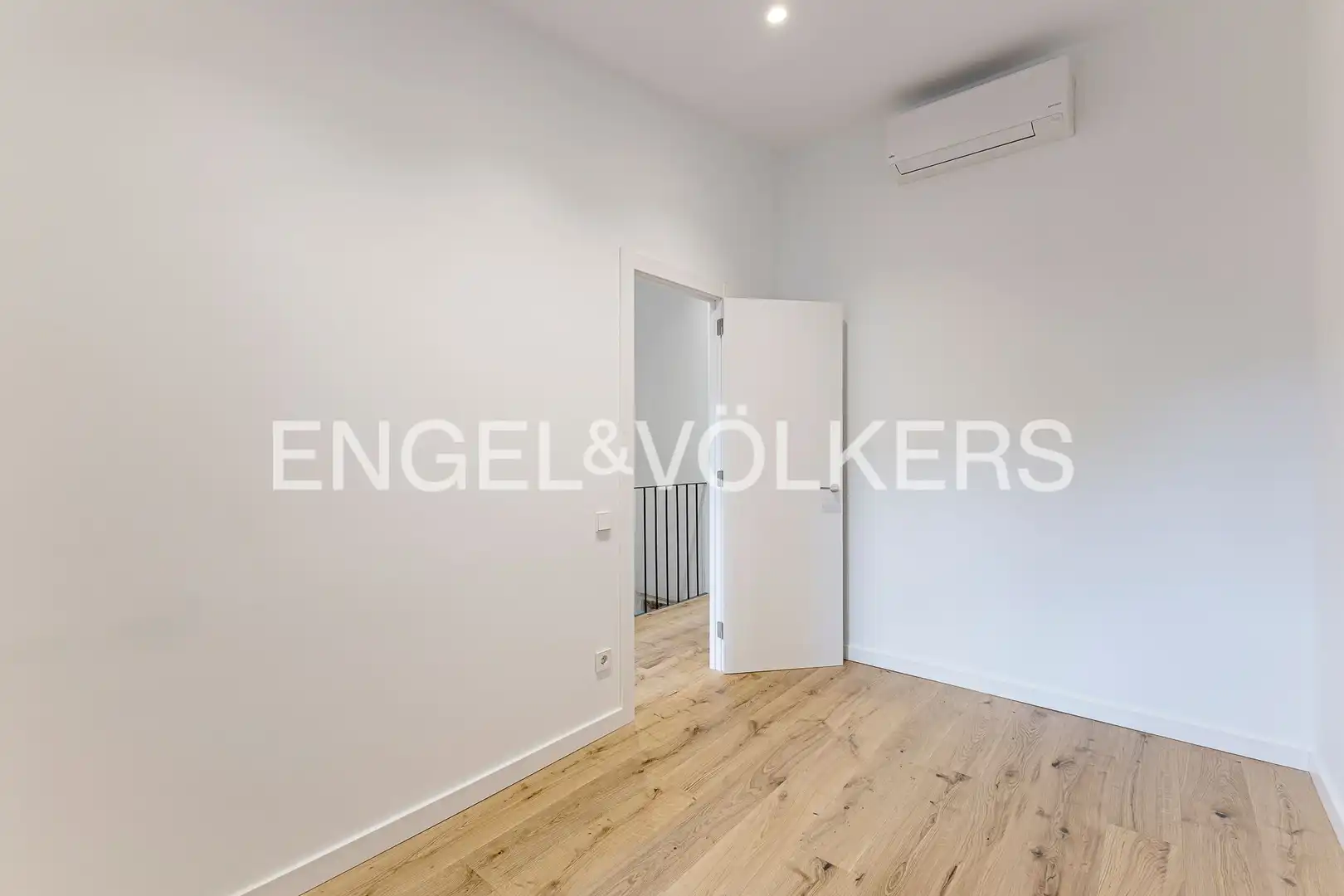 Flat for sale in Barcelona  with Heating and Balcony