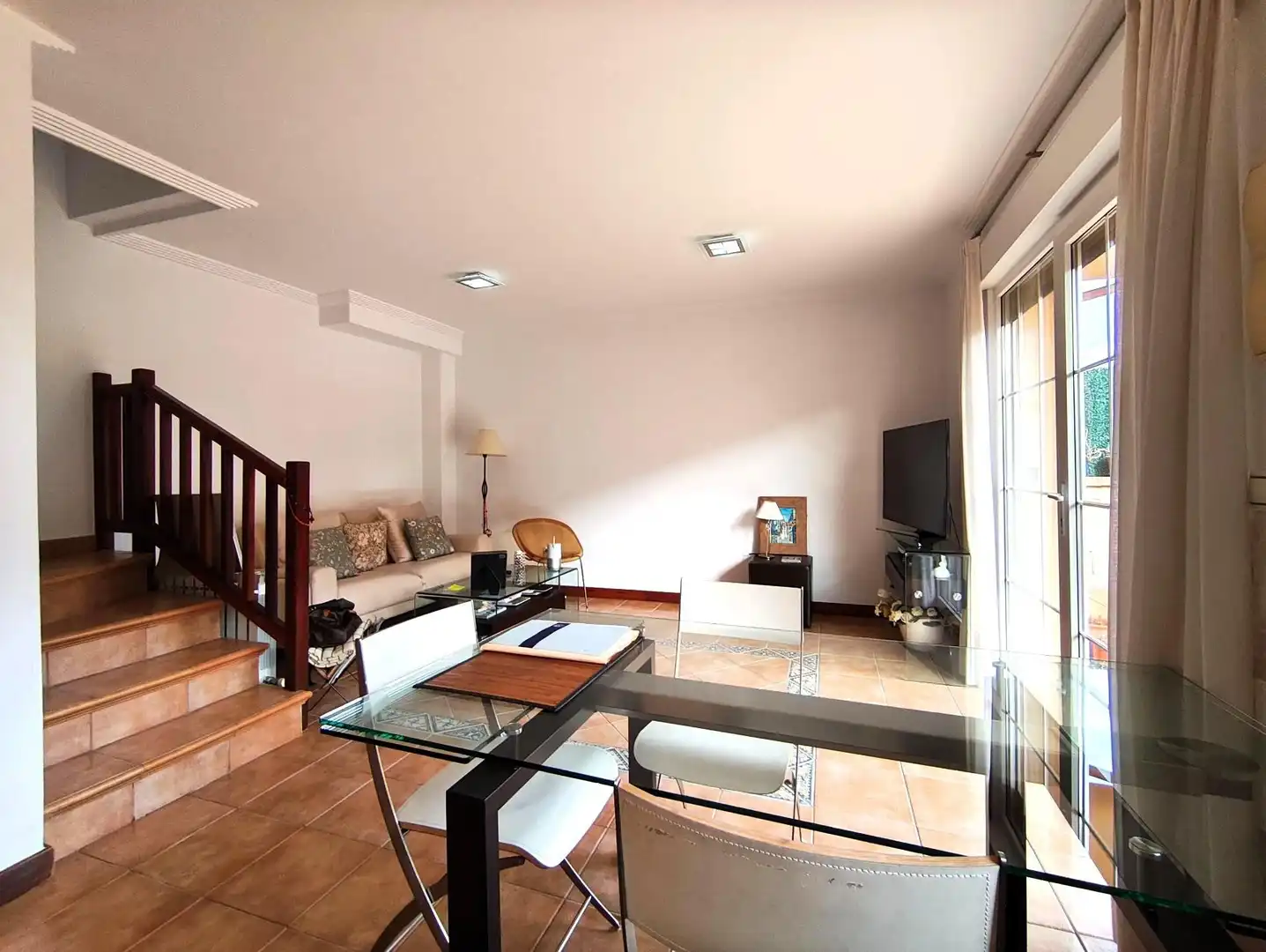 Sala de estar de Casa adosada en venta en Medio Cudeyo con Calefacción, Jardín privado y Terraza