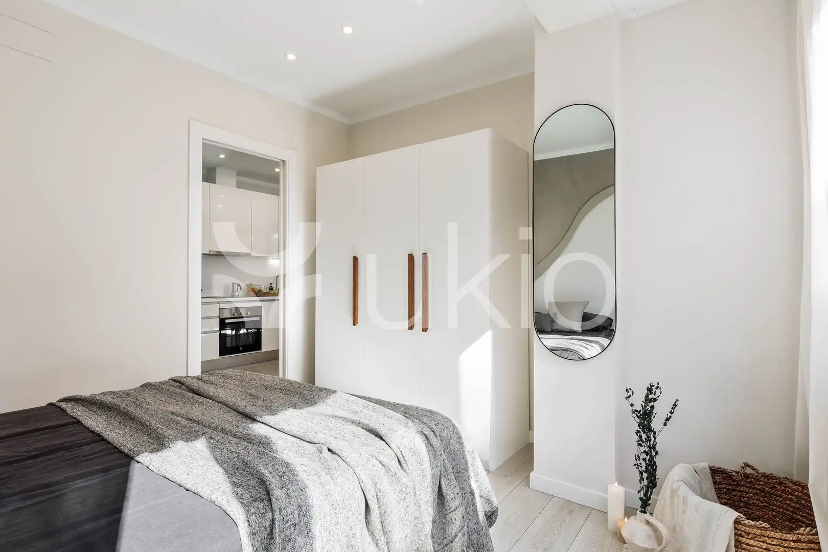 Dormitori de Apartament de lloguer en Barcelona amb Aire condicionat, Calefacció i Moblat