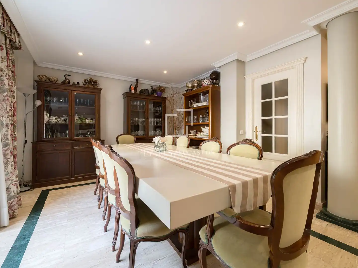 Comedor de Casa o chalet en venta en Madrid con Aire acondicionado, Calefacción y Jardín privado