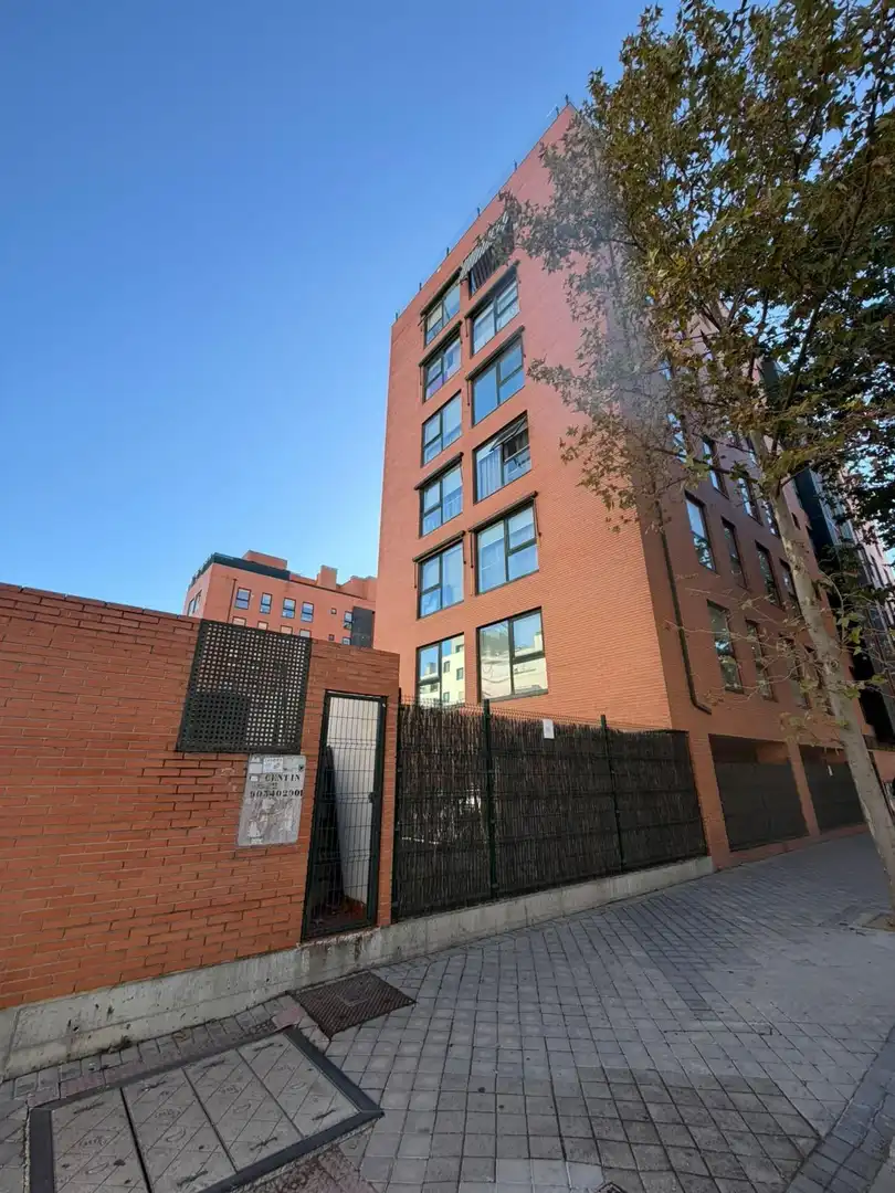 Vista exterior de Garaje en venta en Carabanchel
