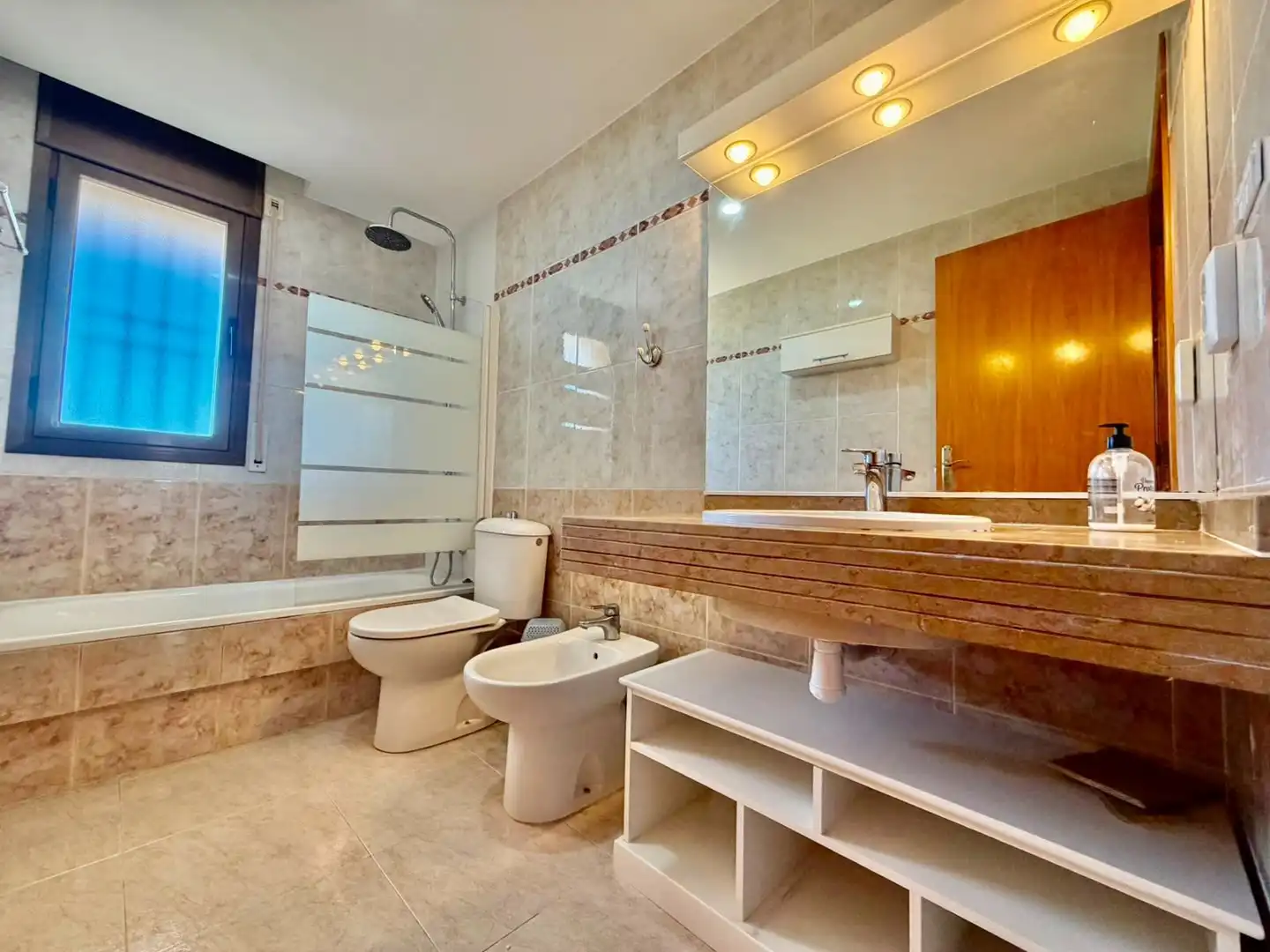 Badezimmer von Maisonette zum Verkauf in Torredembarra mit Heizung, Privatgarten und Terrasse