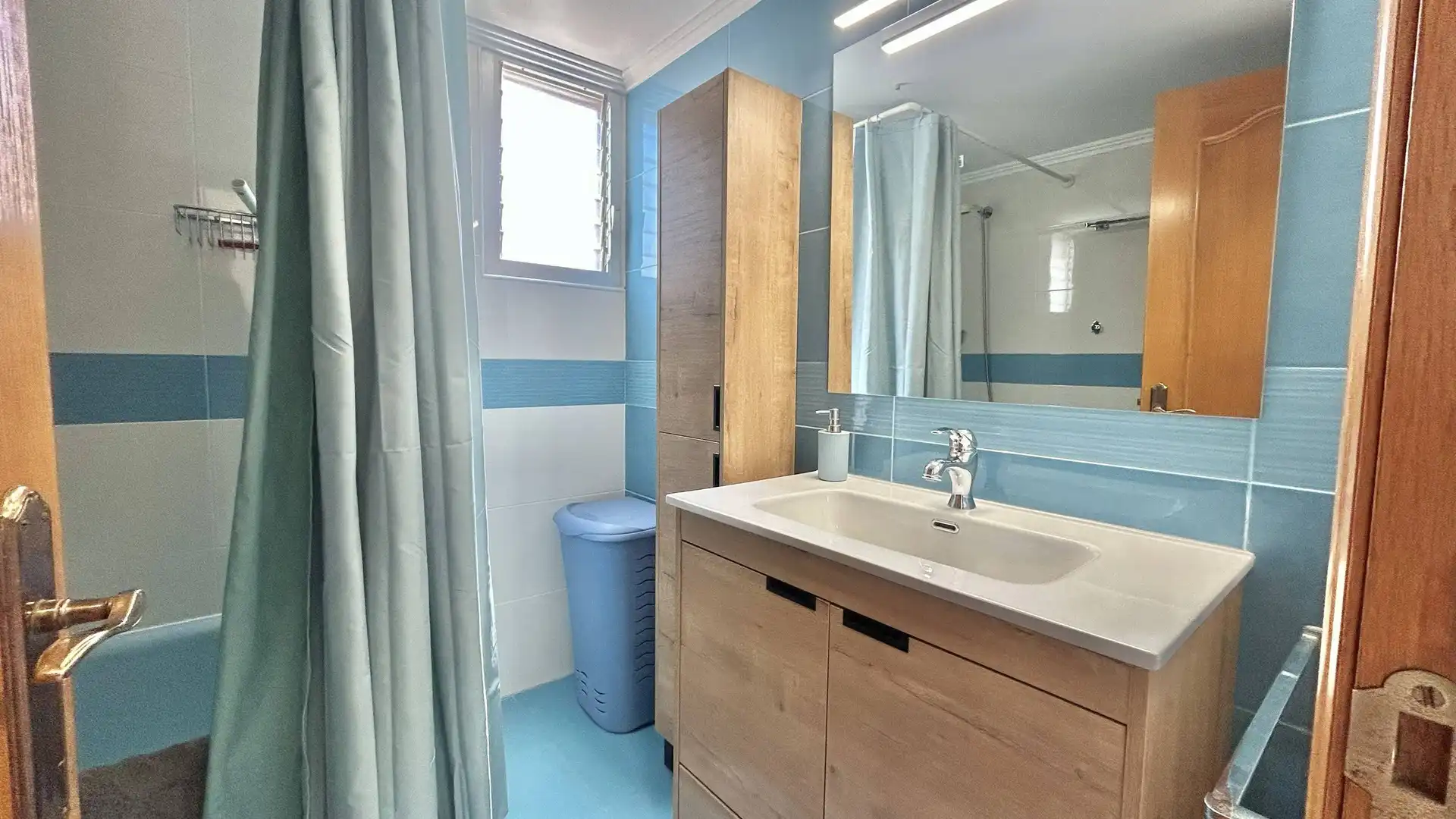 Bathroom of Apartments for rent in La Pobla de Farnals  with Air Conditioner, Parquet flooring and Terrace