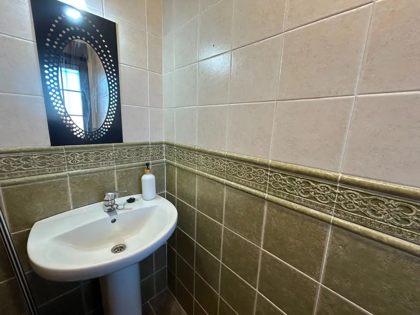 Badezimmer von Maisonette zum Verkauf in Pepino mit Klimaanlage und Heizung