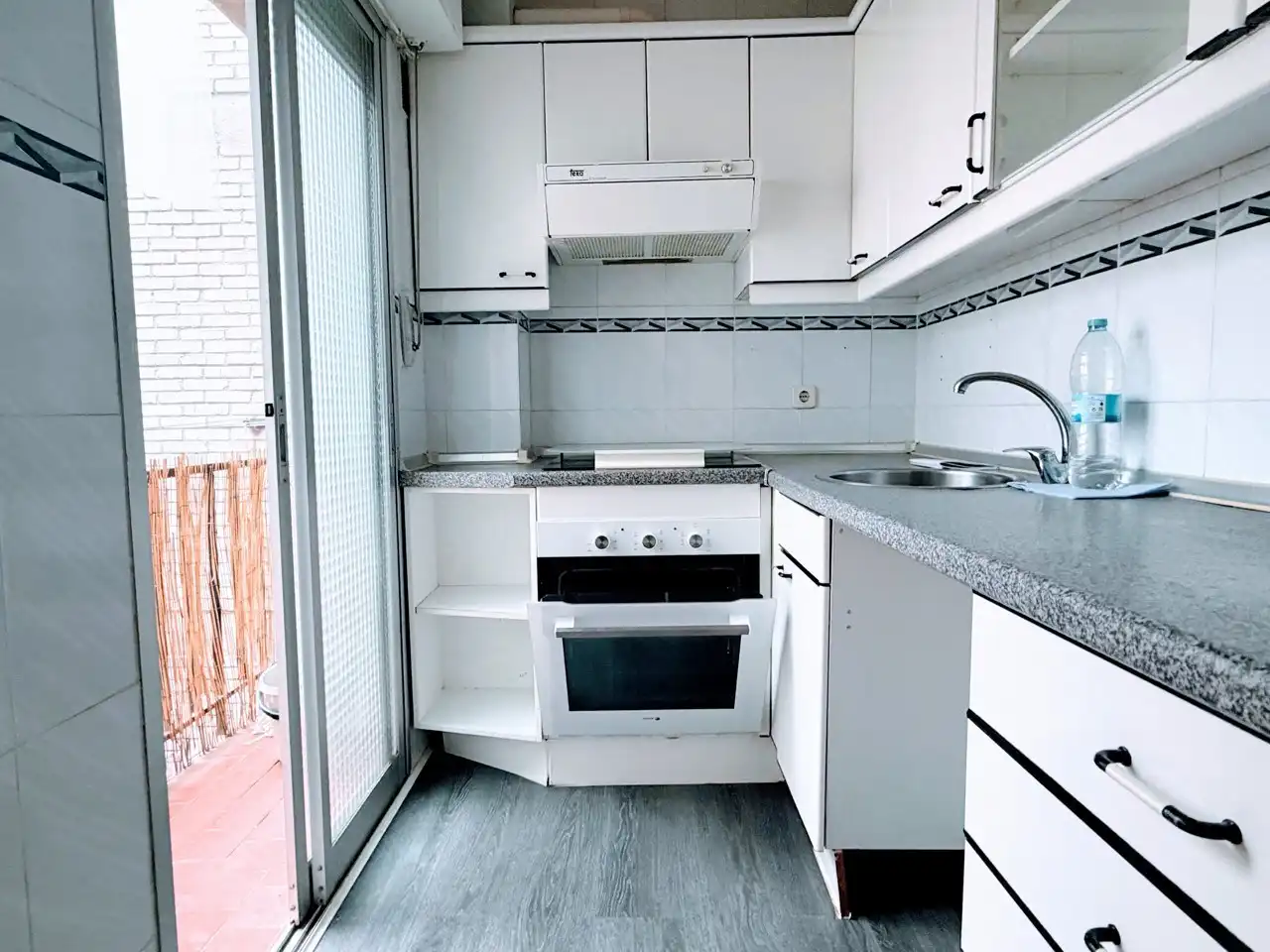 Kitchen of Flat for sale in Coslada  with Air Conditioner, Heating and Storage room