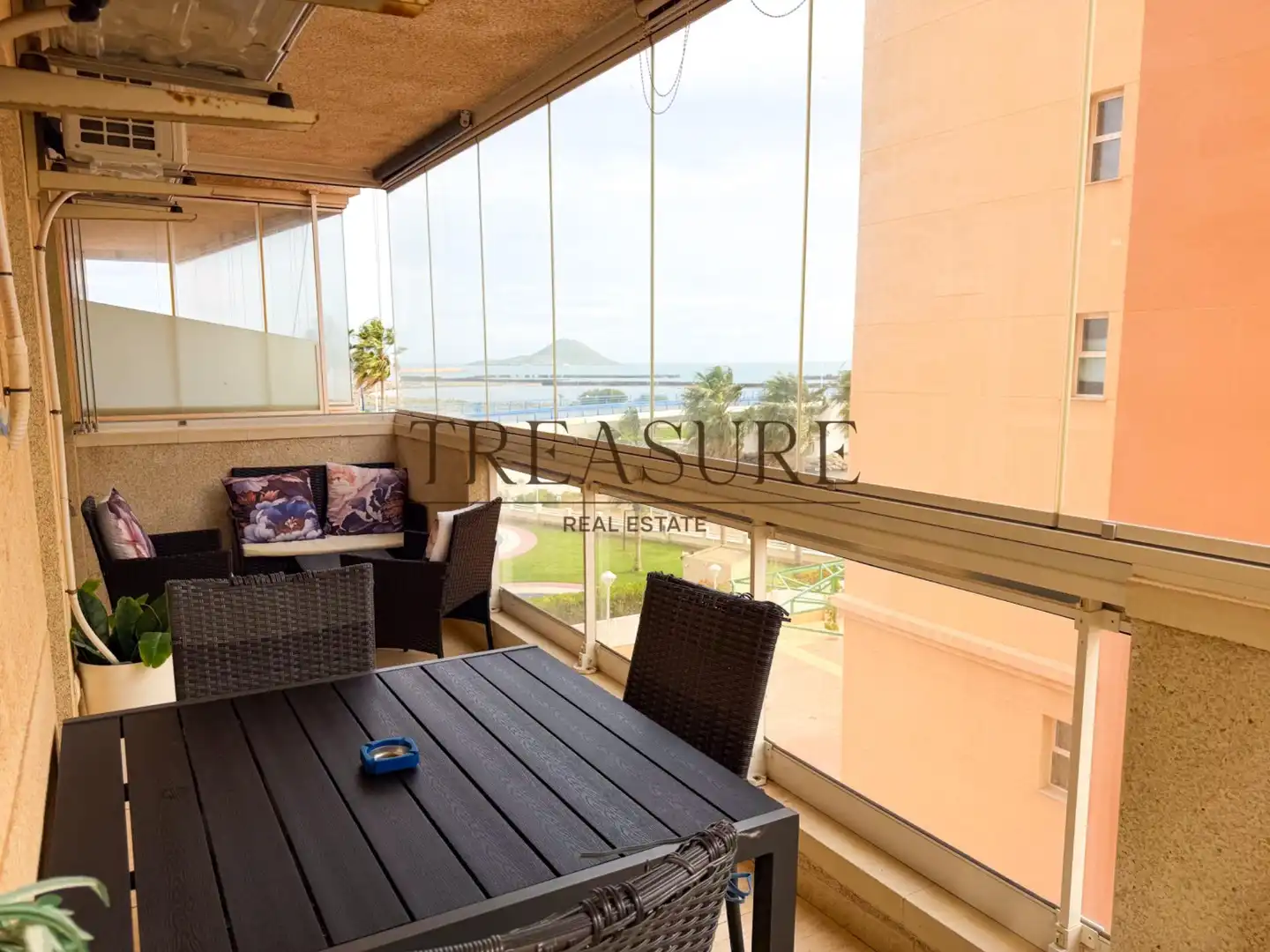 Terrassa de Apartament en venda en La Manga del Mar Menor amb Aire condicionat, Terrassa i Moblat