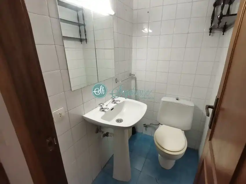 Baño de Piso en venta en Segovia con Calefacción, Parquet y Terraza