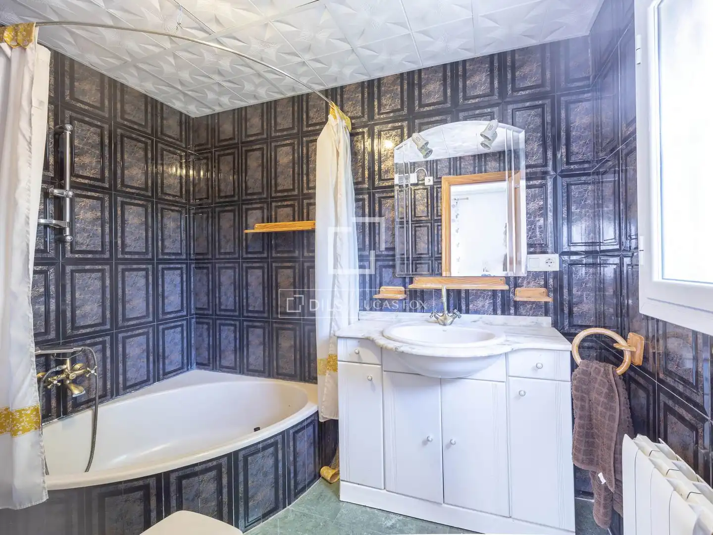 Bathroom of Houses for sale in La Pobla de Vallbona  with Air Conditioner, Heating and Private garden
