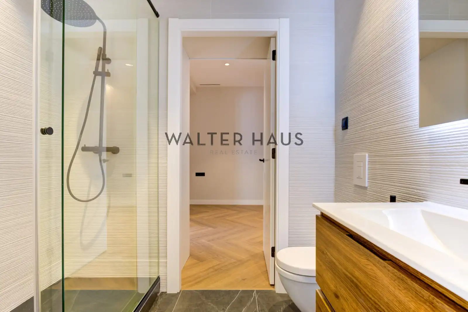 Bathroom of Flat for sale in Barcelona  with Air Conditioner, Heating and Oven