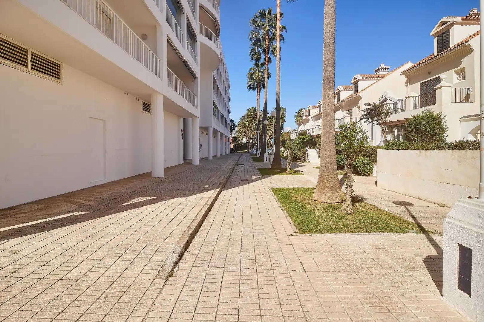 Exterior view of Flat for sale in Fuengirola  with Air Conditioner, Terrace and Community pool