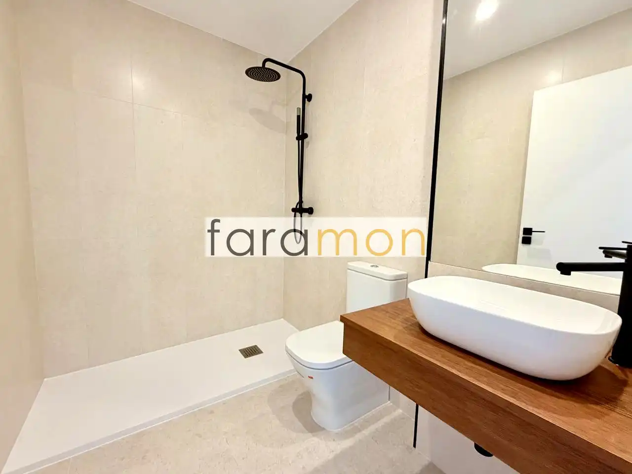 Badezimmer von Wohnung zum Verkauf in Vigo  mit Heizung, Terrasse und Abstellraum