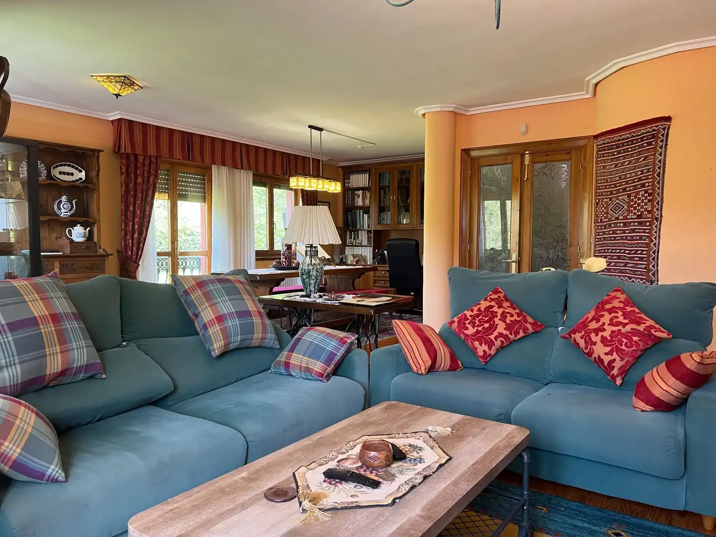 Sala de estar de Casa o chalet en venta en Cangas de Onís con Calefacción, Jardín privado y Amueblado