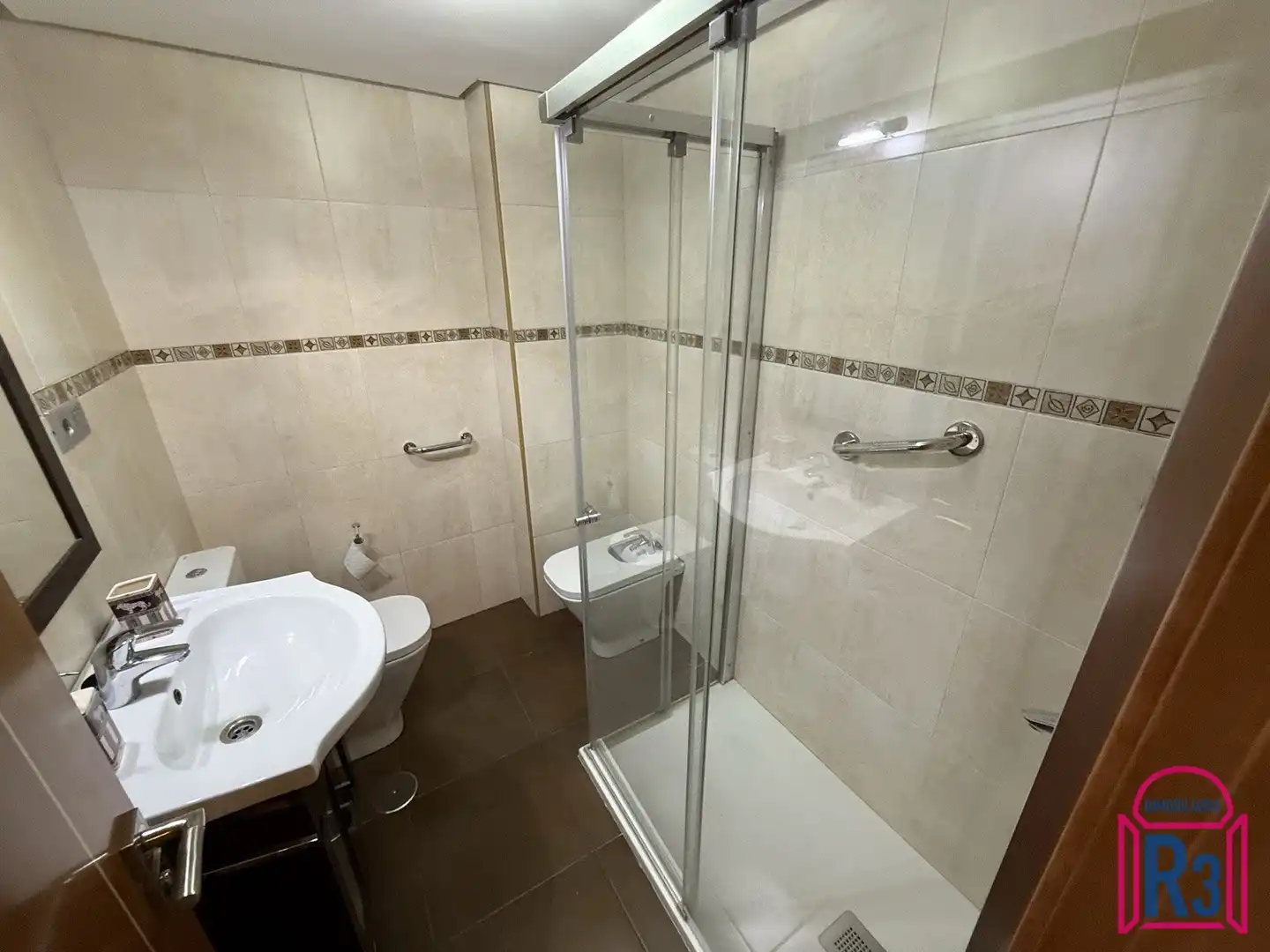 Badezimmer von Wohnung zur Miete in León Capital  mit Heizung und Möbliert