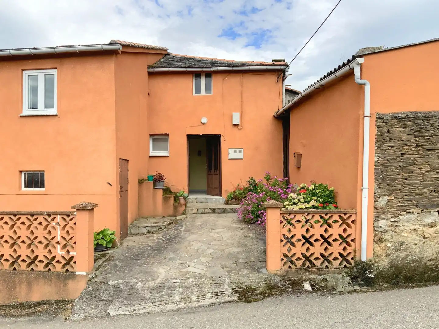 Exterior view of Houses for sale in Trabada  with Storage room