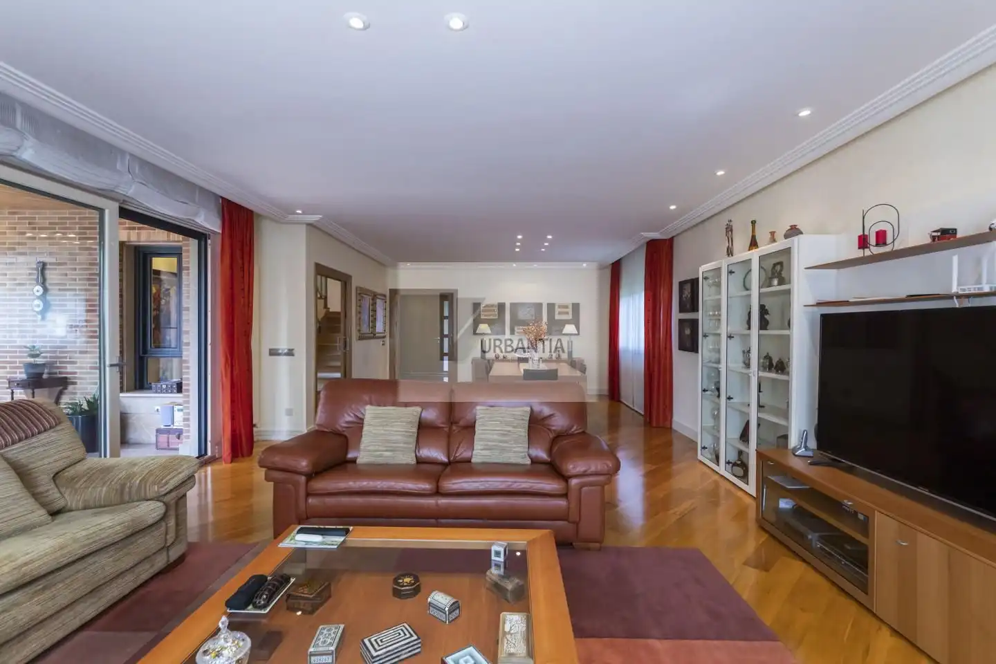 Sala de estar de Casa o chalet en venta en Cizur con Calefacción, Jardín privado y Parquet