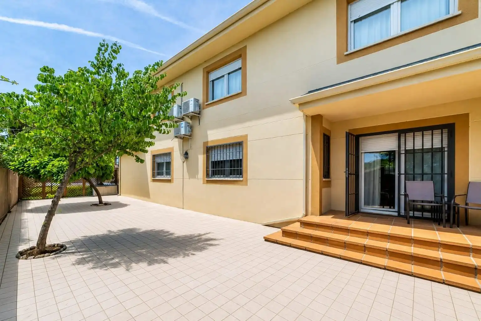 Vista exterior de Casa o xalet en venda en Valdemorillo amb Piscina comunitària