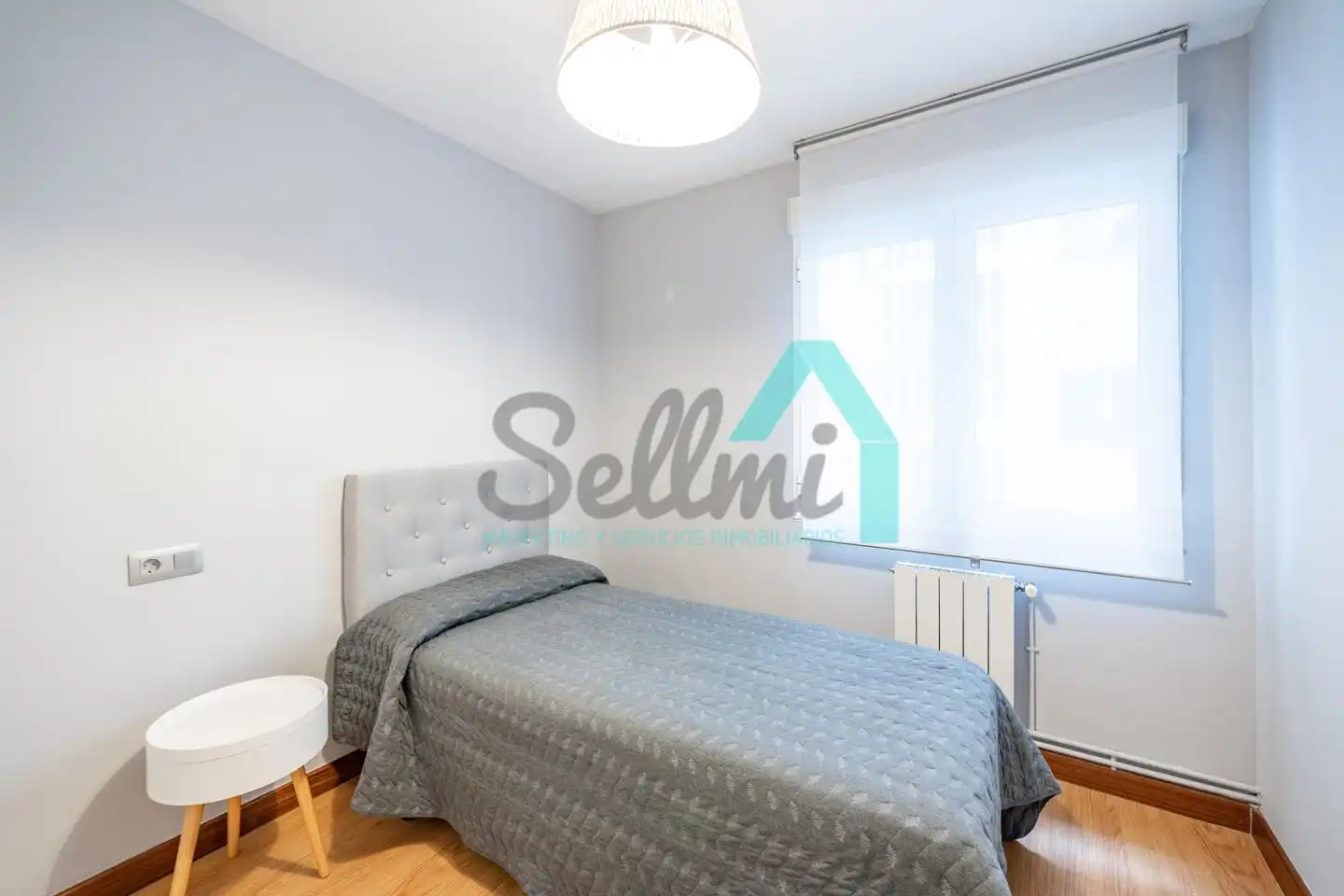 Bedroom of Flat for rent in Gijón   with Heating, Terrace and Furnished