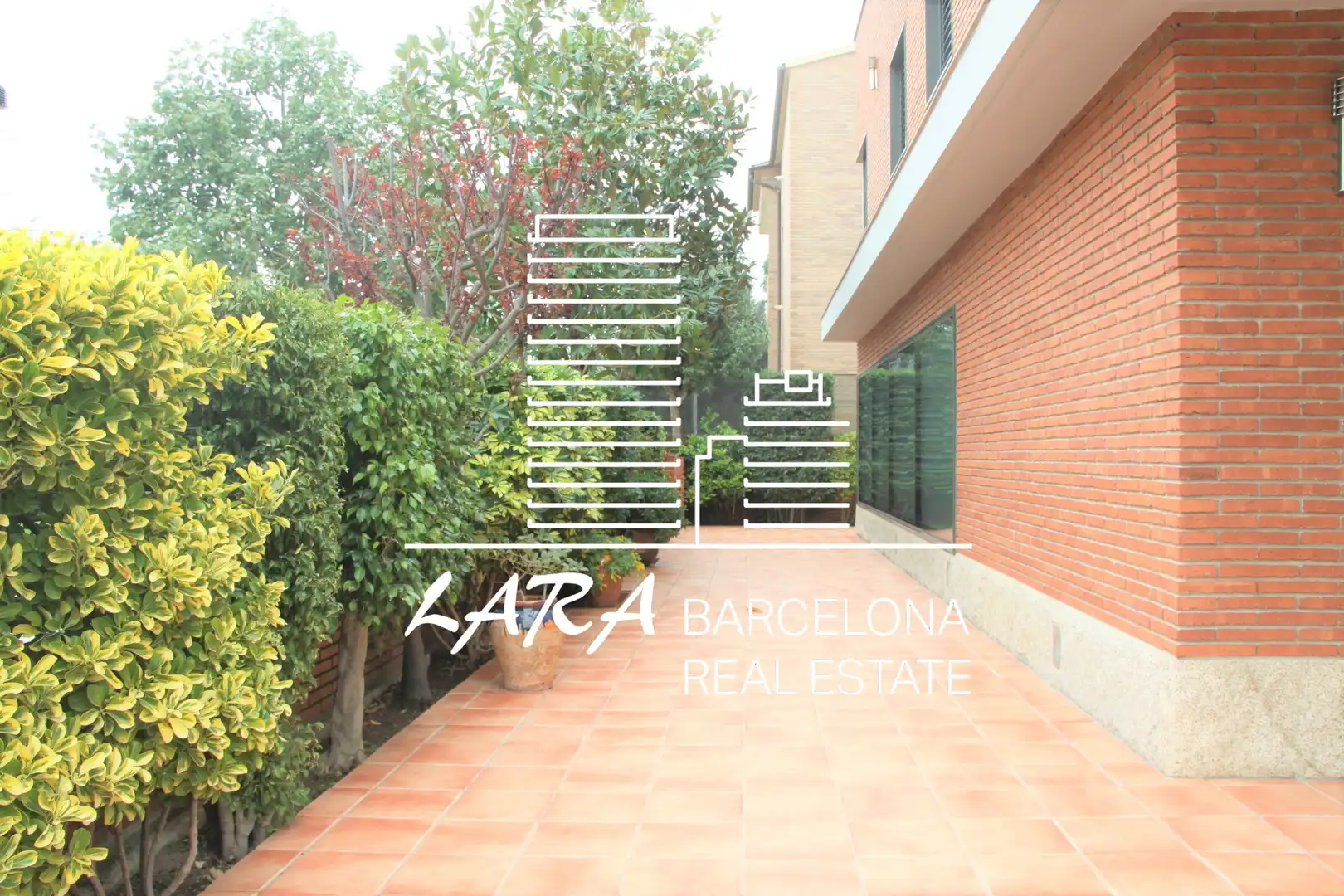 Vista exterior de Casa o chalet de alquiler con opción a compra en Viladecans con Aire acondicionado, Calefacción y Jardín privado