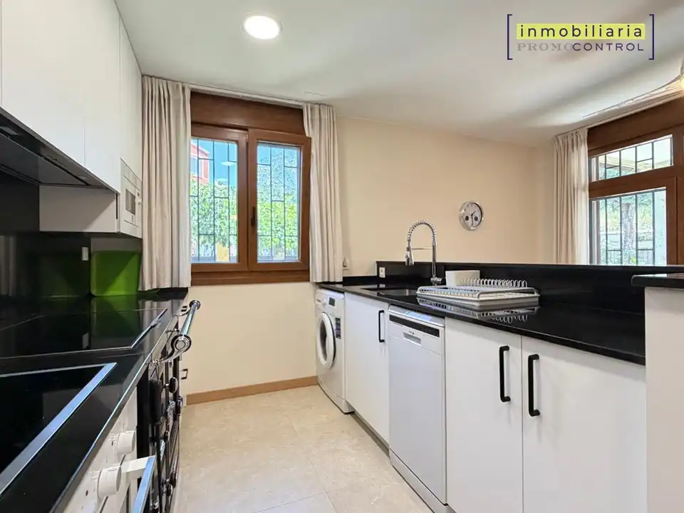 Cuina de Casa o xalet en venda en Zuera amb Aire condicionat, Calefacció i Jardí privat