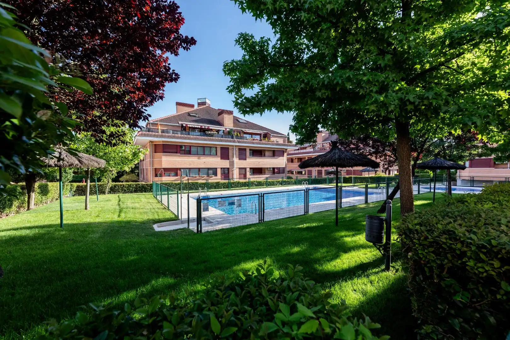 Piscina de Ático en venta en Las Rozas de Madrid con Aire acondicionado, Calefacción y Jardín privado