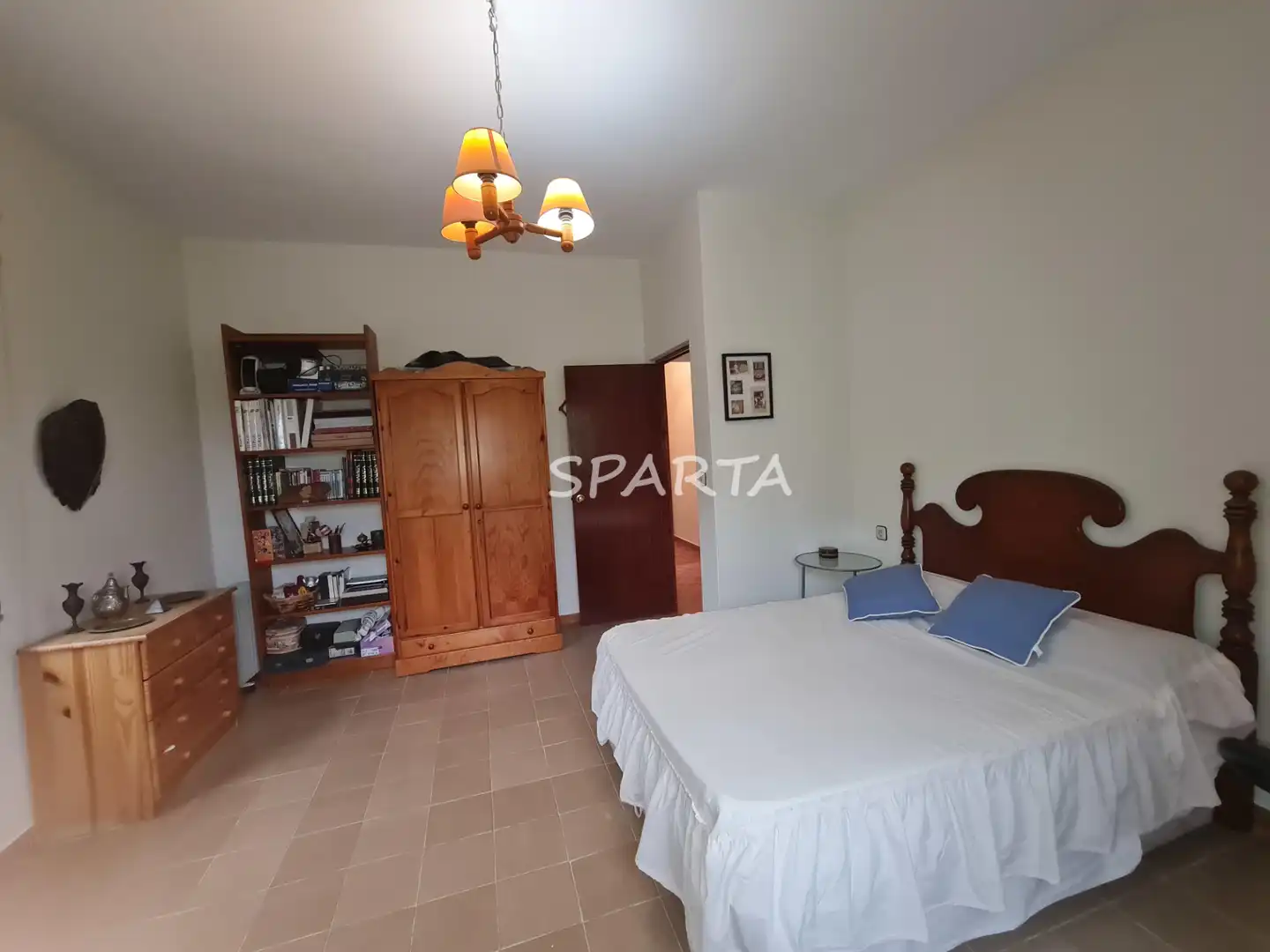 Schlafzimmer von Country house zum Verkauf in Sanlúcar la Mayor mit Privatgarten, Schwimmbad und Ofen