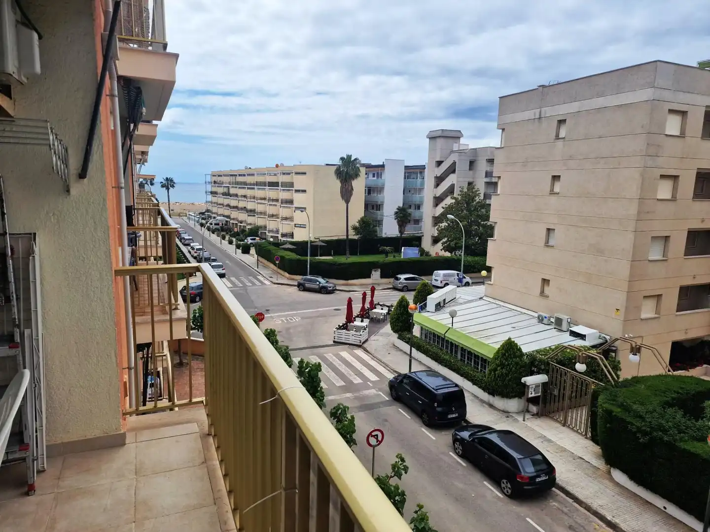 Vista exterior de Apartament de lloguer en Cambrils amb Aire condicionat, Terrassa i Moblat