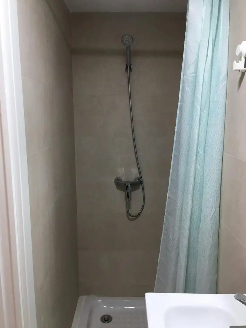 Baño de Piso para compartir en Valencia con Aire acondicionado, Calefacción y Lavadora