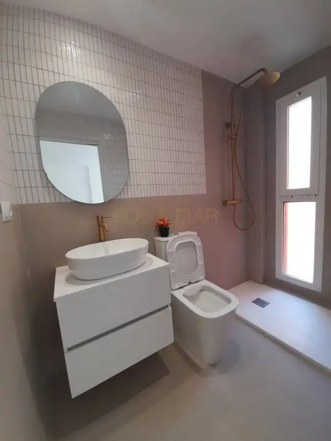 Badezimmer von Wohnung zum Verkauf in Málaga mit Terrasse und Möbliert