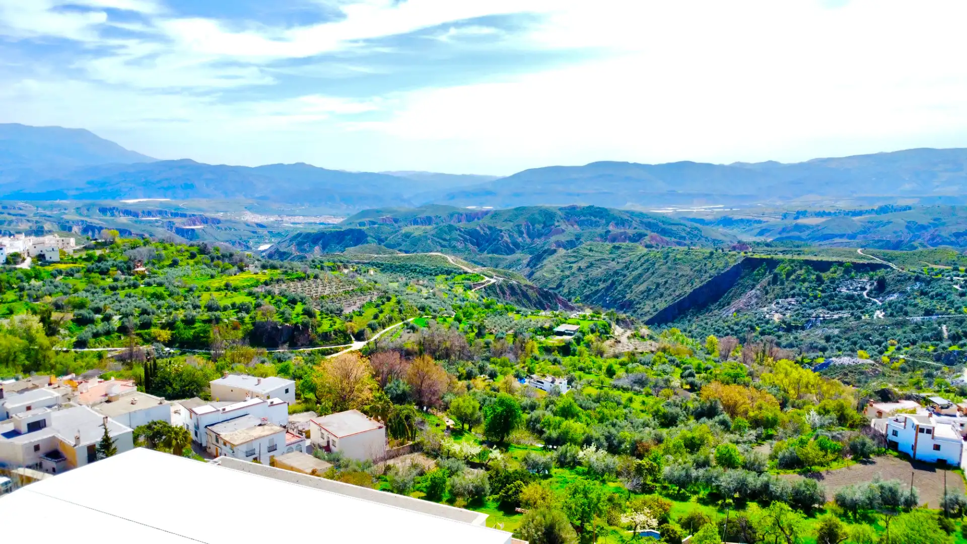 Vista exterior de Casa o xalet en venda en Válor amb Aire condicionat, Calefacció i Terrassa