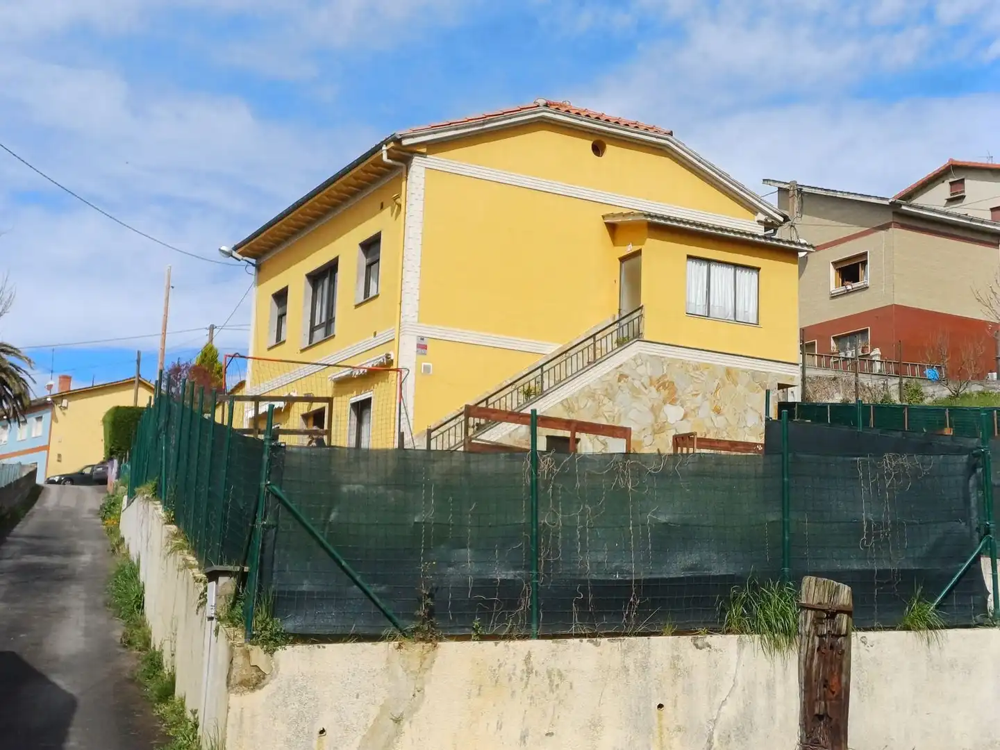 Vista exterior de Casa o xalet en venda en Siero amb Calefacció, Traster i Piscina