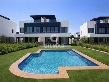 Casa aparellada amb piscina en venda a Benamara - Atalaya