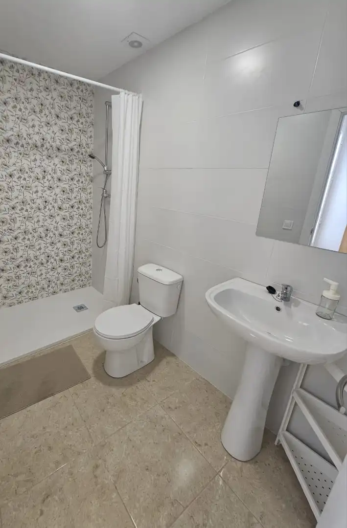 Bany de Apartament de lloguer en Coín amb Moblat, Forn i Rentadora