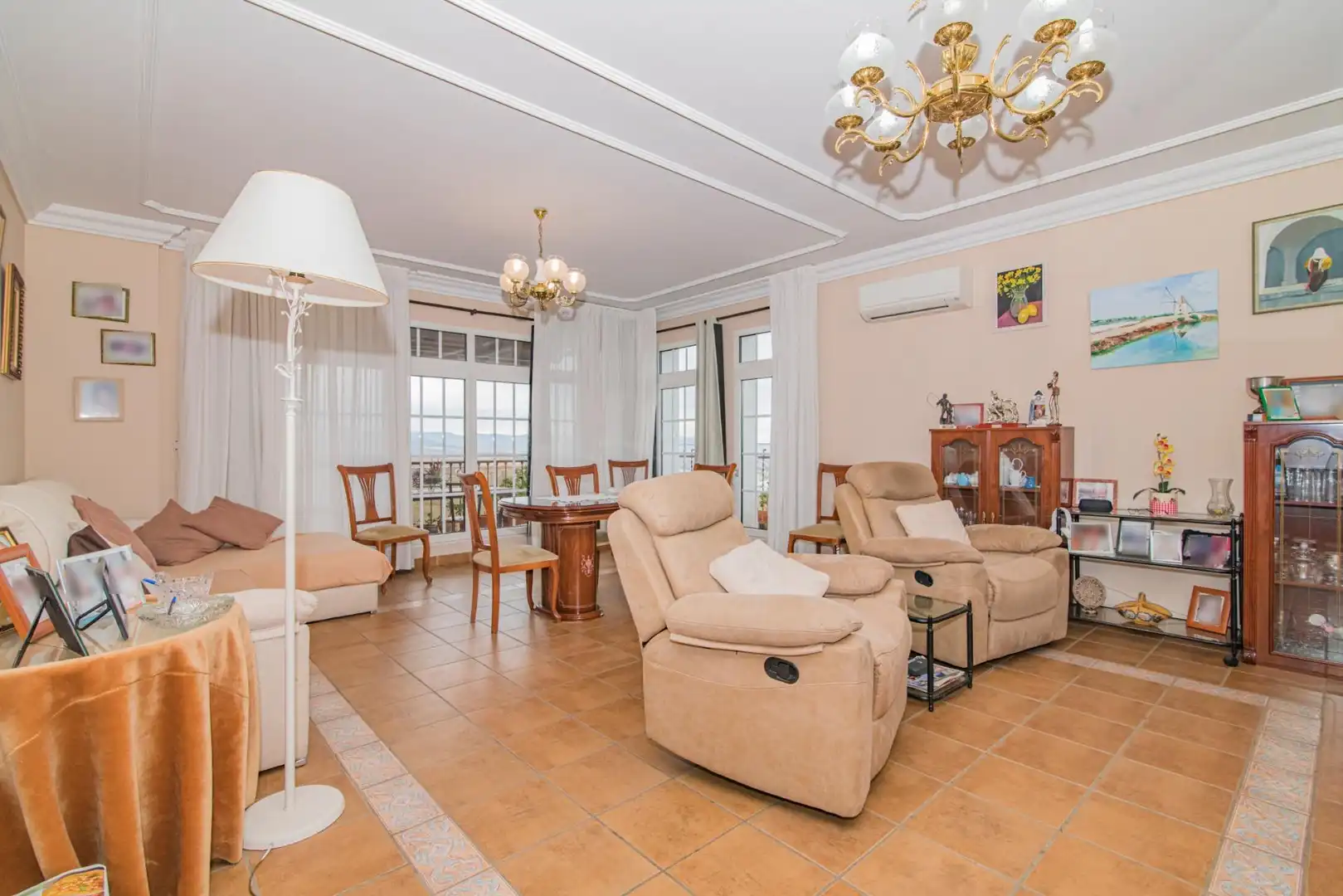 Sala d'estar de Casa o xalet en venda en La Zubia amb Calefacció, Jardí privat i Terrassa