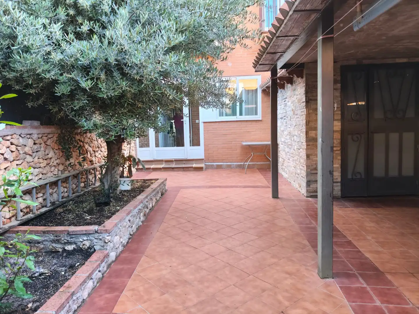Terrassa de Casa adosada en venda en Yebes amb Calefacció, Jardí privat i Traster