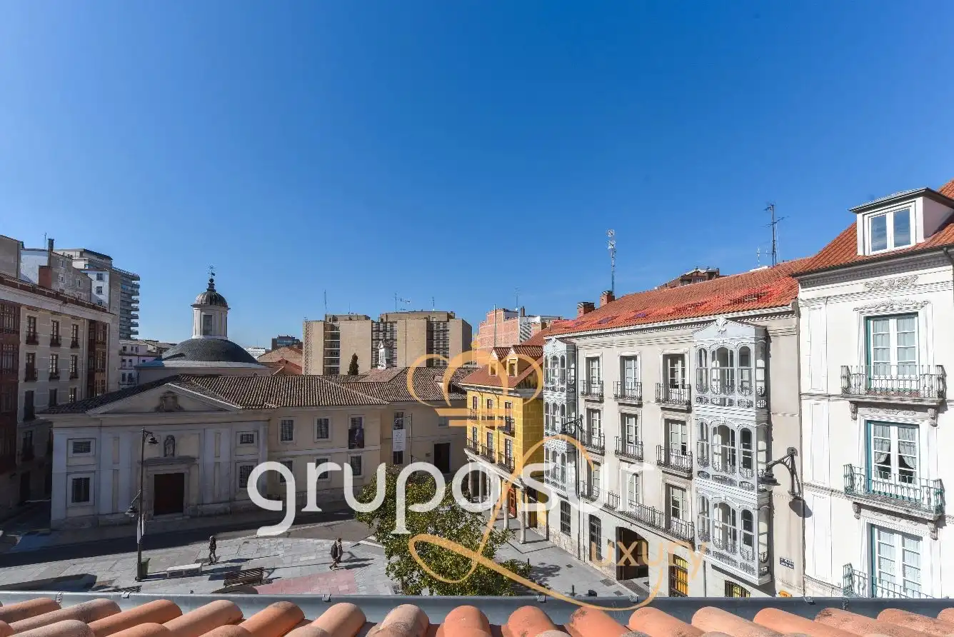 Vista exterior de Ático en venta en Valladolid con Calefacción, Parquet y Trastero