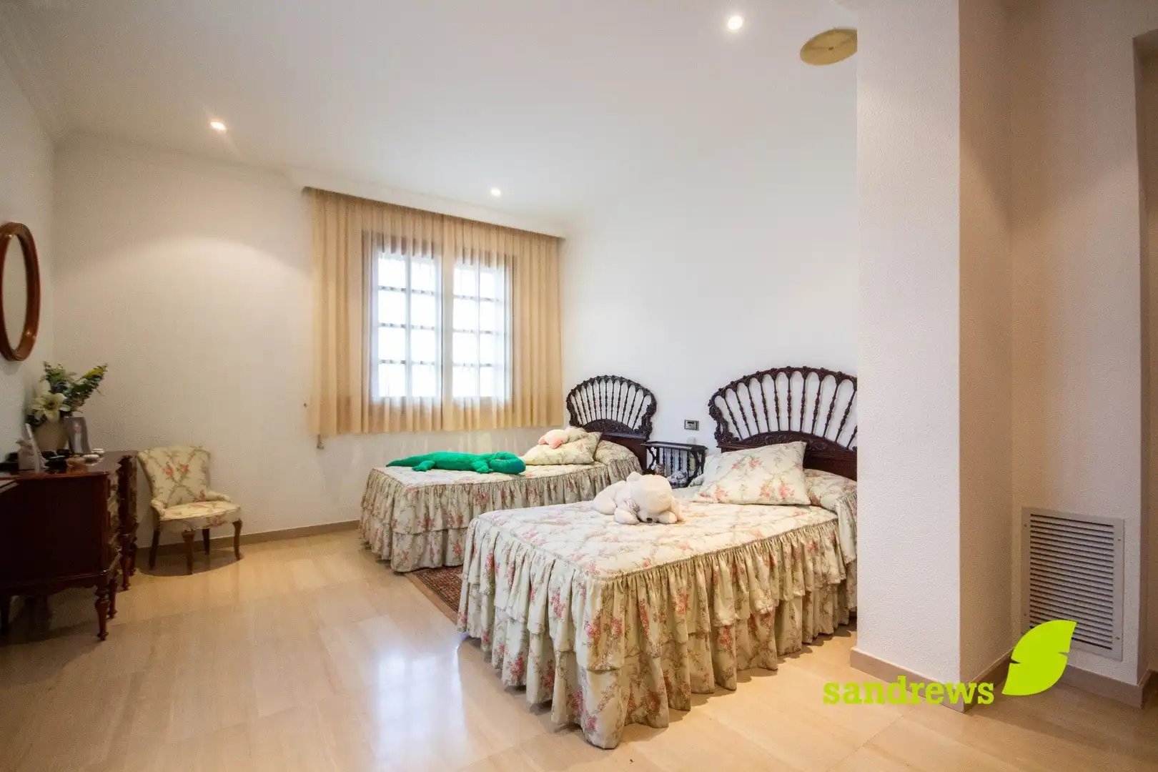 Schlafzimmer von Einfamilien-Reihenhaus zum Verkauf in Figueres mit Klimaanlage, Heizung und Privatgarten
