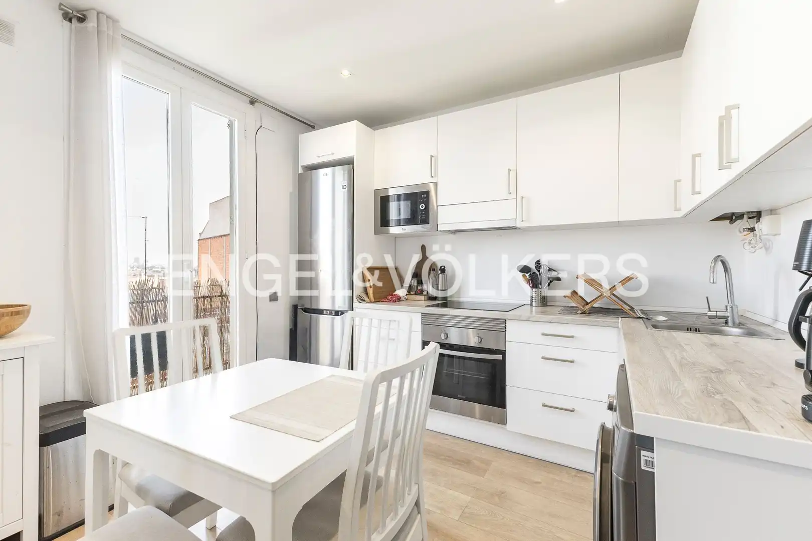 Kitchen of Flat for sale in Barcelona  with Air Conditioner, Heating and Balcony