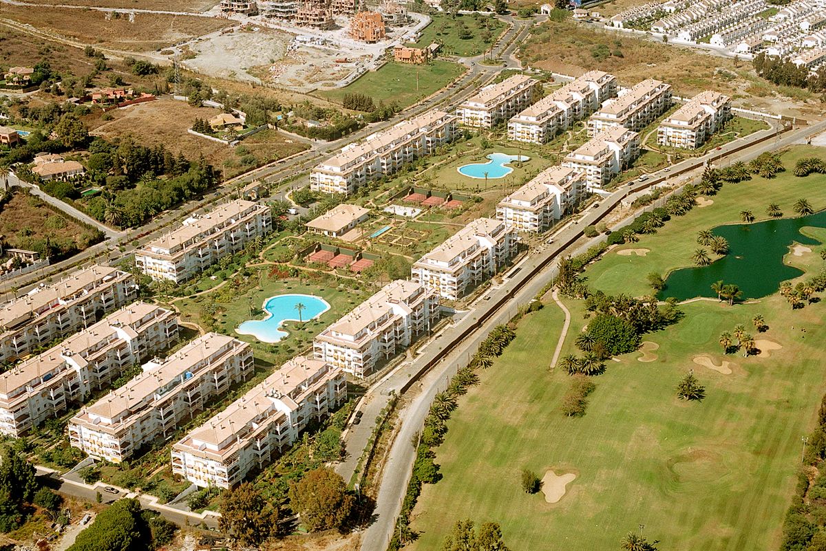 Vista exterior de Àtic en venda en Marbella amb Aire condicionat, Calefacció i Terrassa