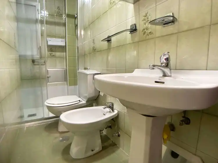 Bany de Pis en venda en Madrid amb Calefacció, Parquet i Terrassa