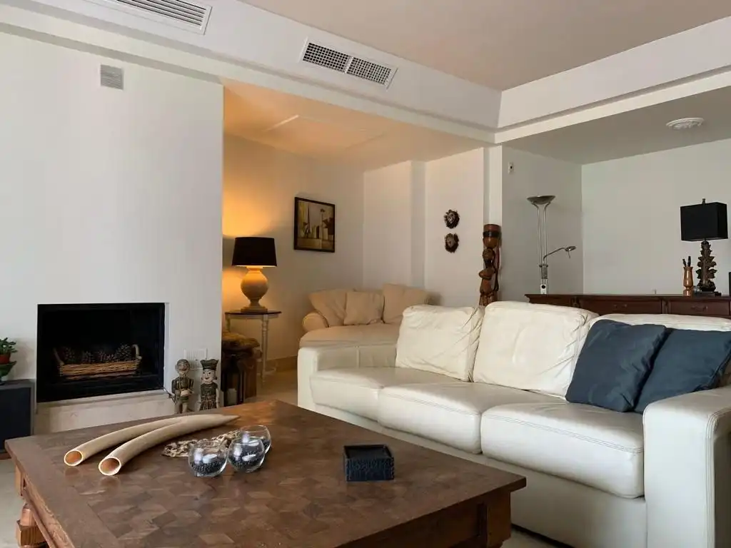 Sala de estar de Apartamento en venta en Sotogrande con Aire acondicionado, Calefacción y Jardín privado