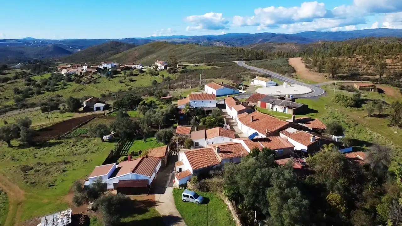 Vista exterior de Casa o xalet en venda en Almonaster la Real amb Jardí privat, Terrassa i Traster