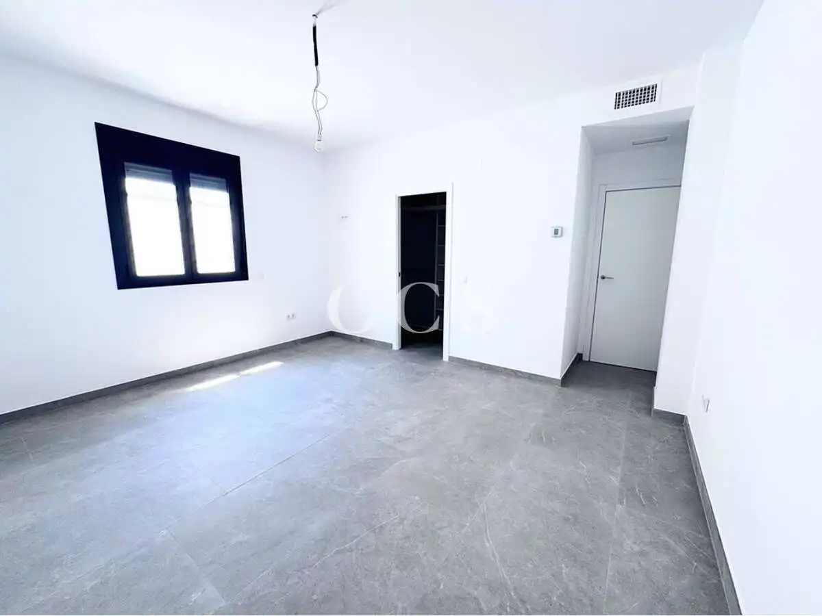 Dormitori de Casa o xalet en venda en Dos Hermanas amb Terrassa i Piscina