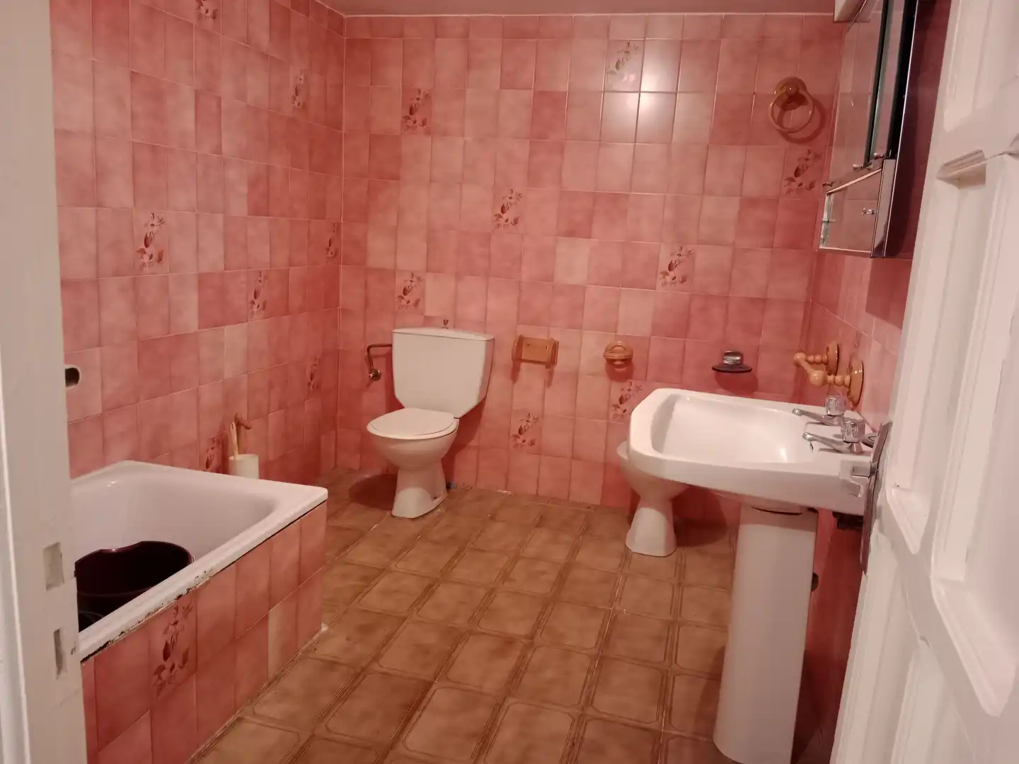 Badezimmer von Einfamilien-Reihenhaus zum Verkauf in Lahiguera mit Klimaanlage, Terrasse und Abstellraum