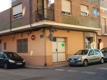 Locale commerciale in affitto a Carrer de la Puríssima 111