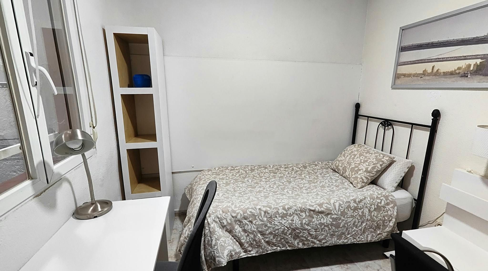 Habitación de Piso para compartir en  Madrid Capital con Calefacción, Amueblado y Lavadora