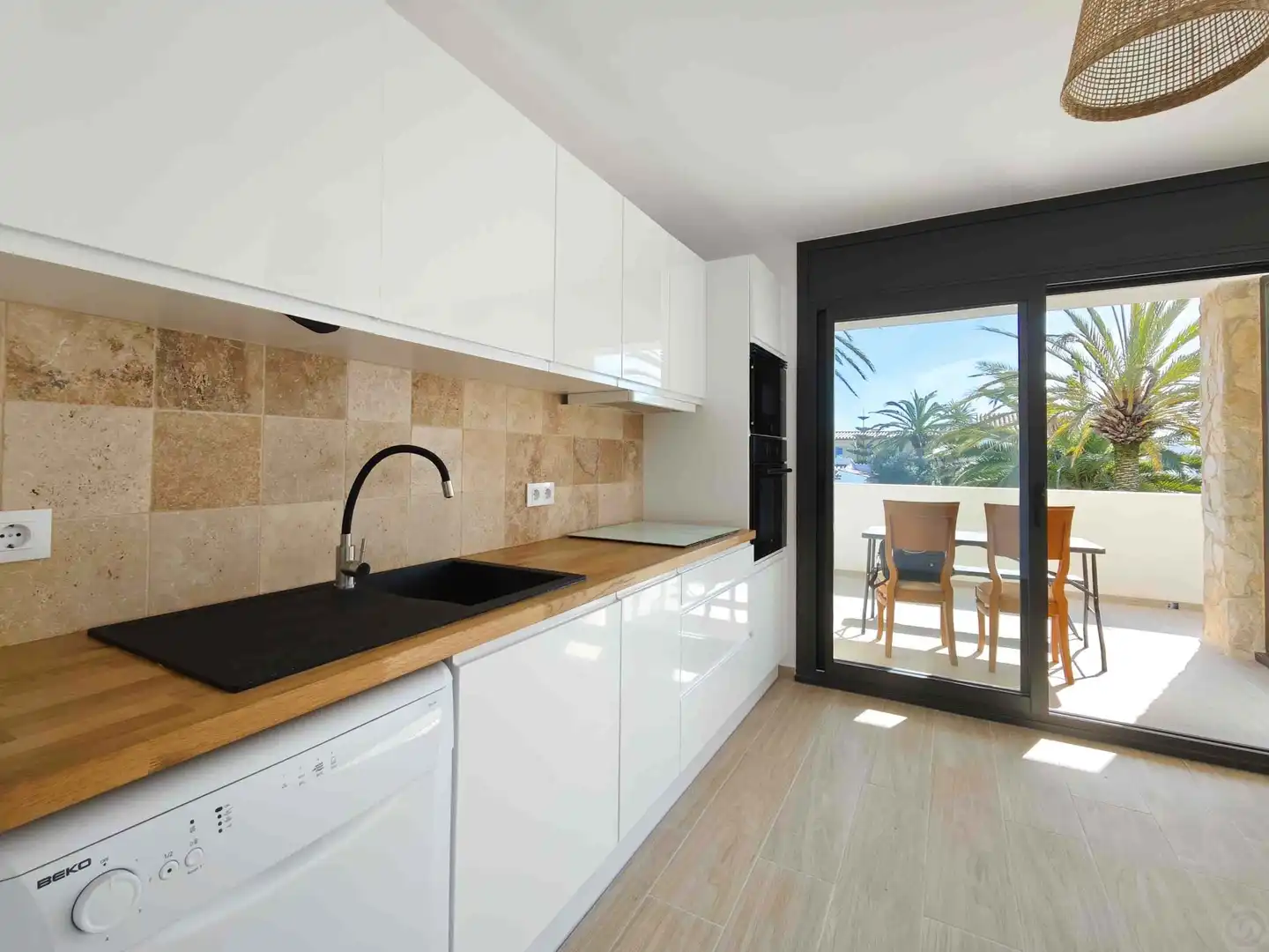 Küche von Maisonette zum Verkauf in Empuriabrava mit Klimaanlage, Heizung und Terrasse