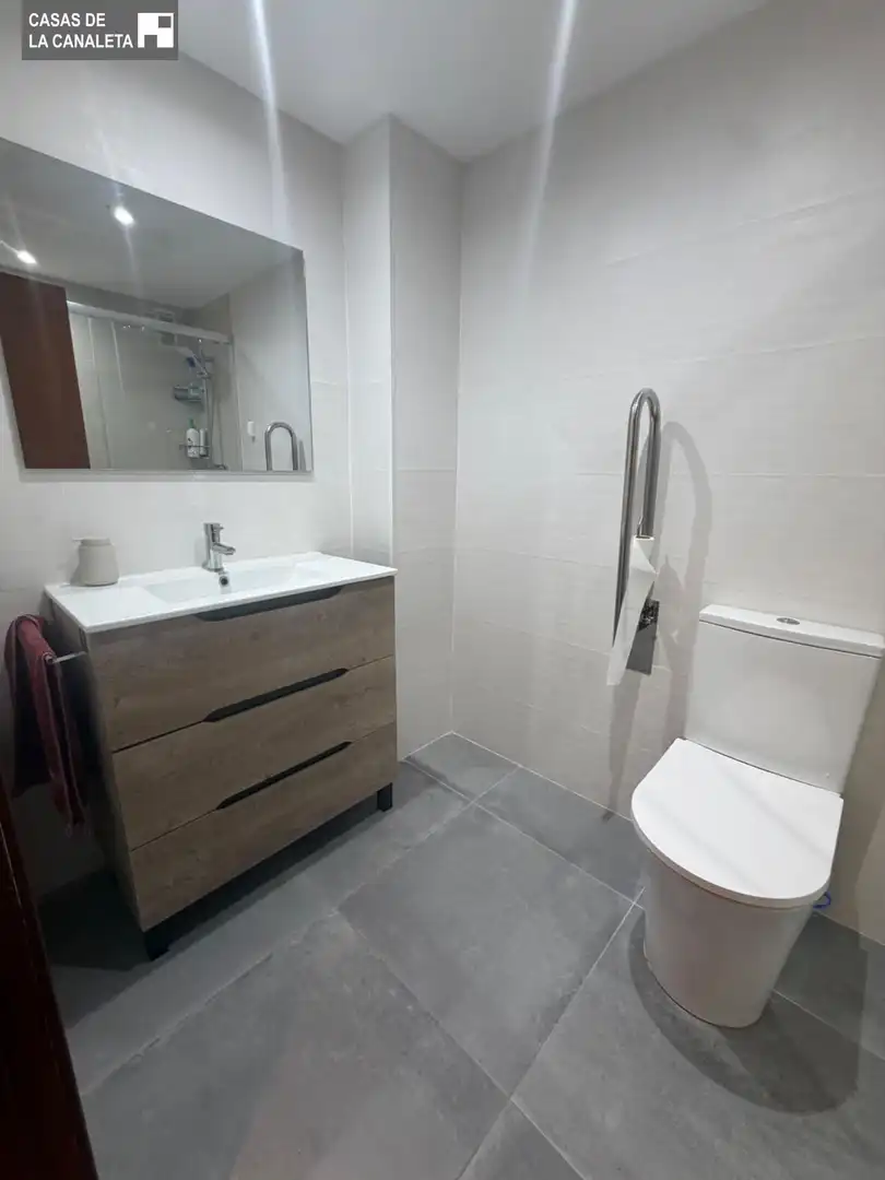 Baño de Piso en venta en Valencia con Aire acondicionado y Balcón